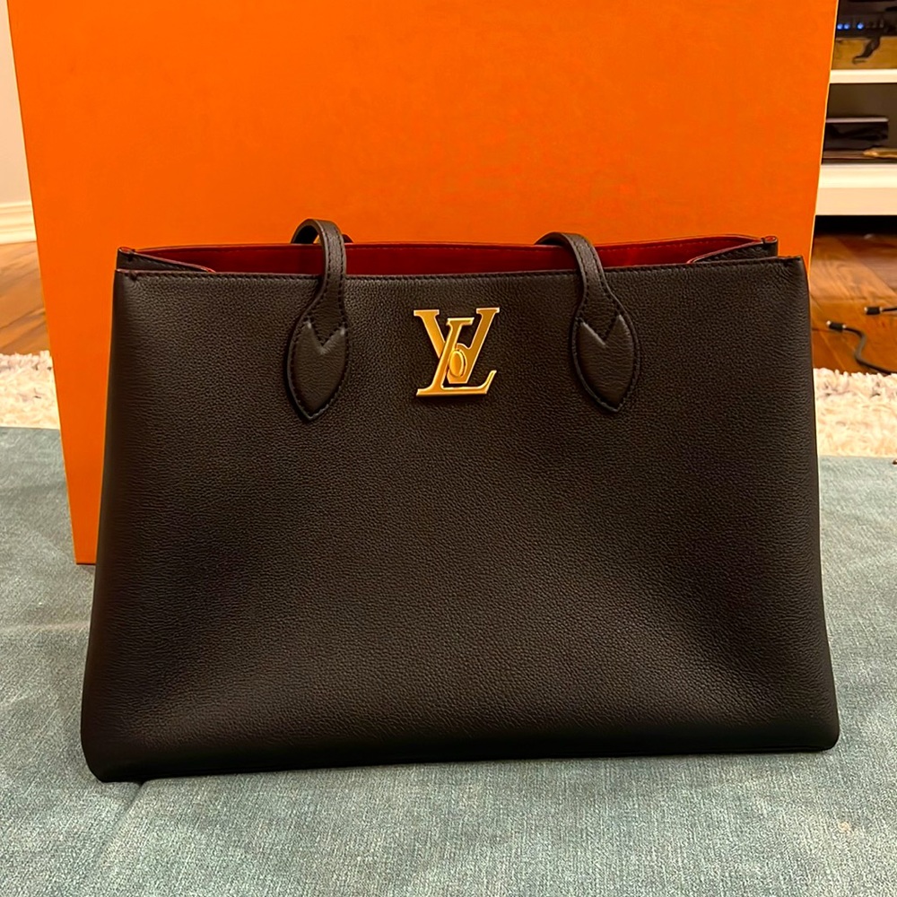 Louis Vuitton Lockeme Shopper tote